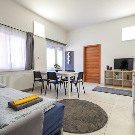 Island Apartment Budapeste Exterior foto